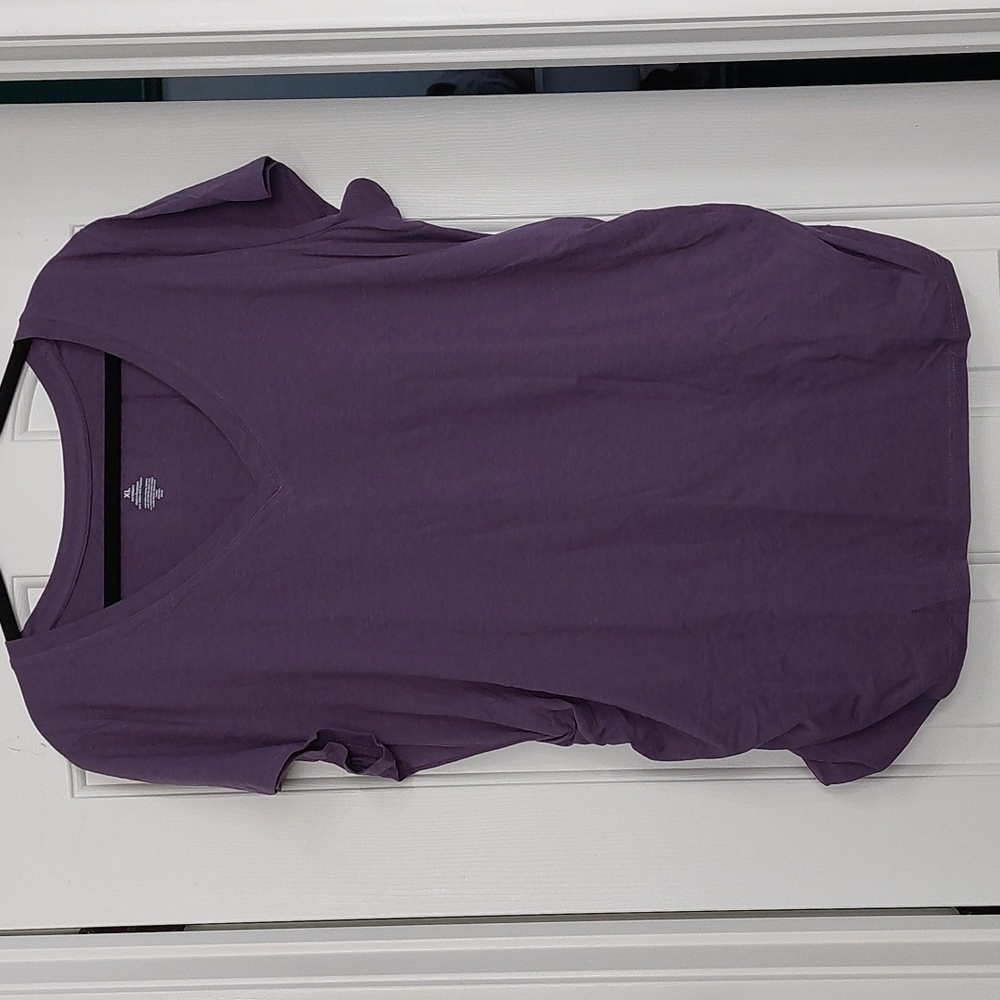 NWOT Maternity V-neck Tee Size XL Maternity